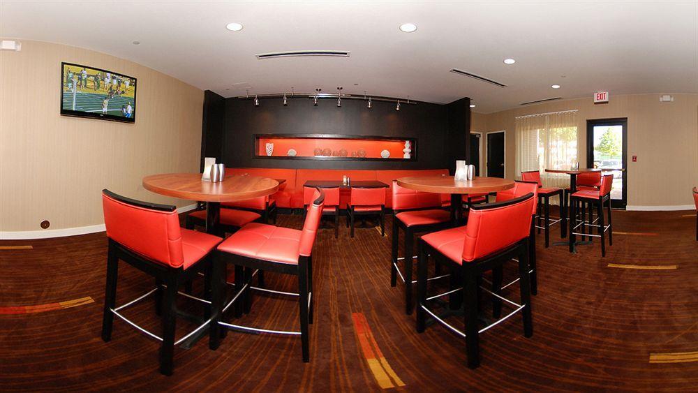 คอร์ตยาร์ด ดัลลัส ดีเอฟดับเบิลยู แอร์พอร์ต เซาท์ เออร์วิง Hotel ภายนอก รูปภาพ